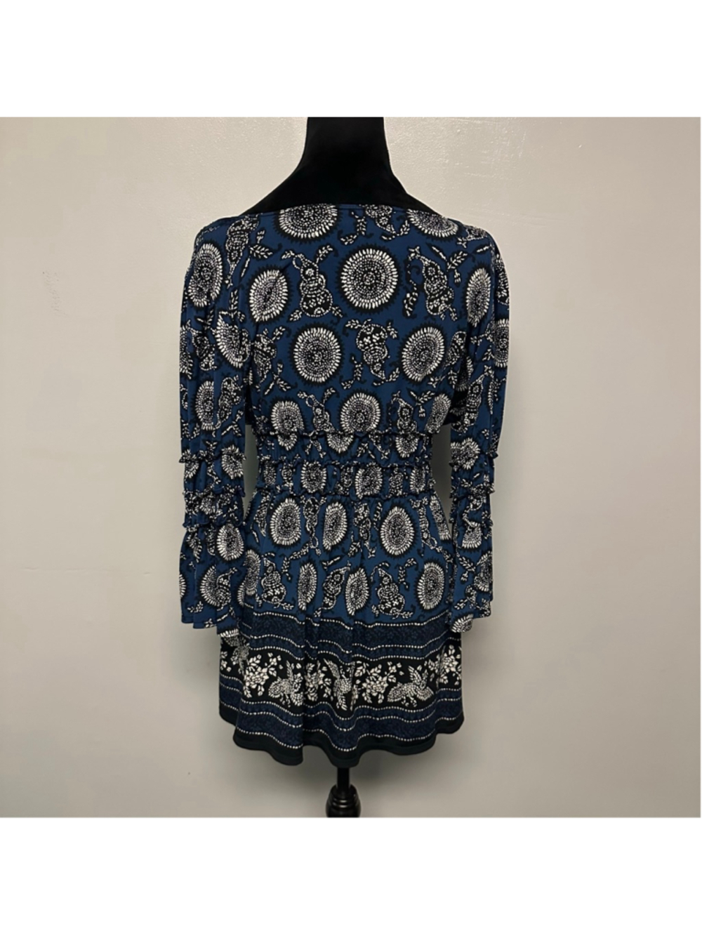 Max Studio Blue White Floral Tunic Top Size Medium cinched waist Bell sleeve - Picture 4 of 10